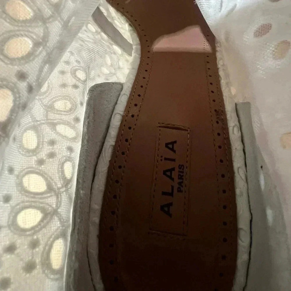 ALAÏA White laser cut lace-up ankle boots in size 39 or 8.5. - Picture 8 of 12